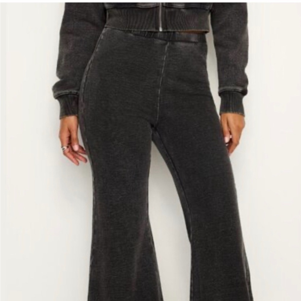 Good American Pull on Flare Jeanius Pant